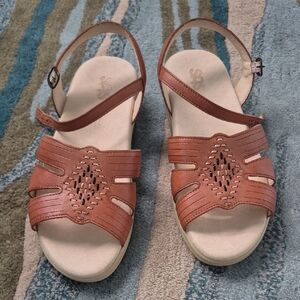 SAS Women's Tan Strappy Sandals 9WW
